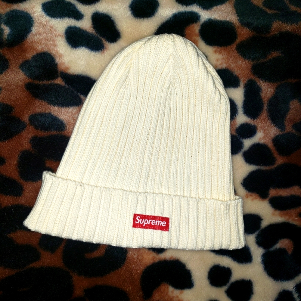 SUPREME overdyed beanie in cream SS19